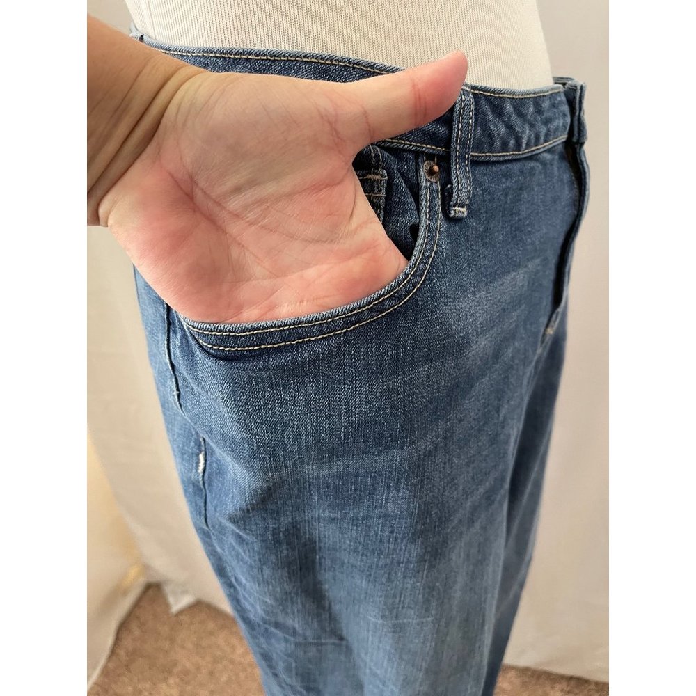 Old Navy Women's Dark Wash Straight Jeans - Picture 4 of 13